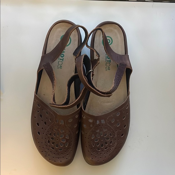 Naot Comfortable Brown Sandals - Picture 2 of 4